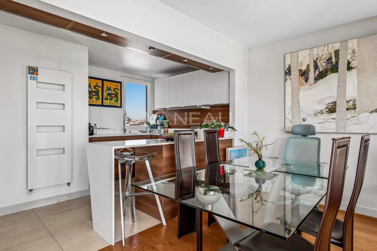 Paris XIVe : Parc Montsouris : Duplex au dernier étage avec terr