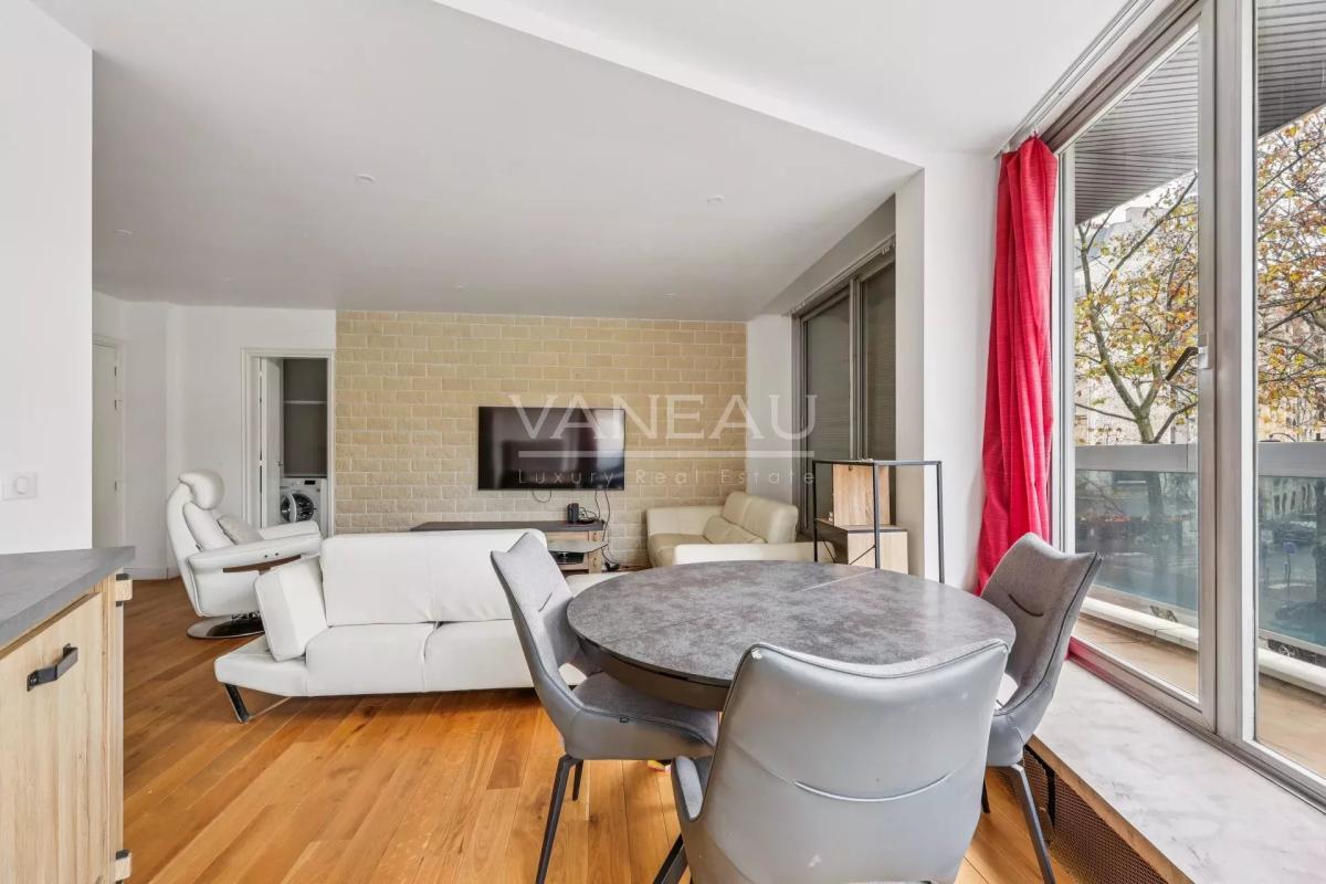 Paris VIIe - Gros Caillou -  Appartement avec balcon  — 2 chambr