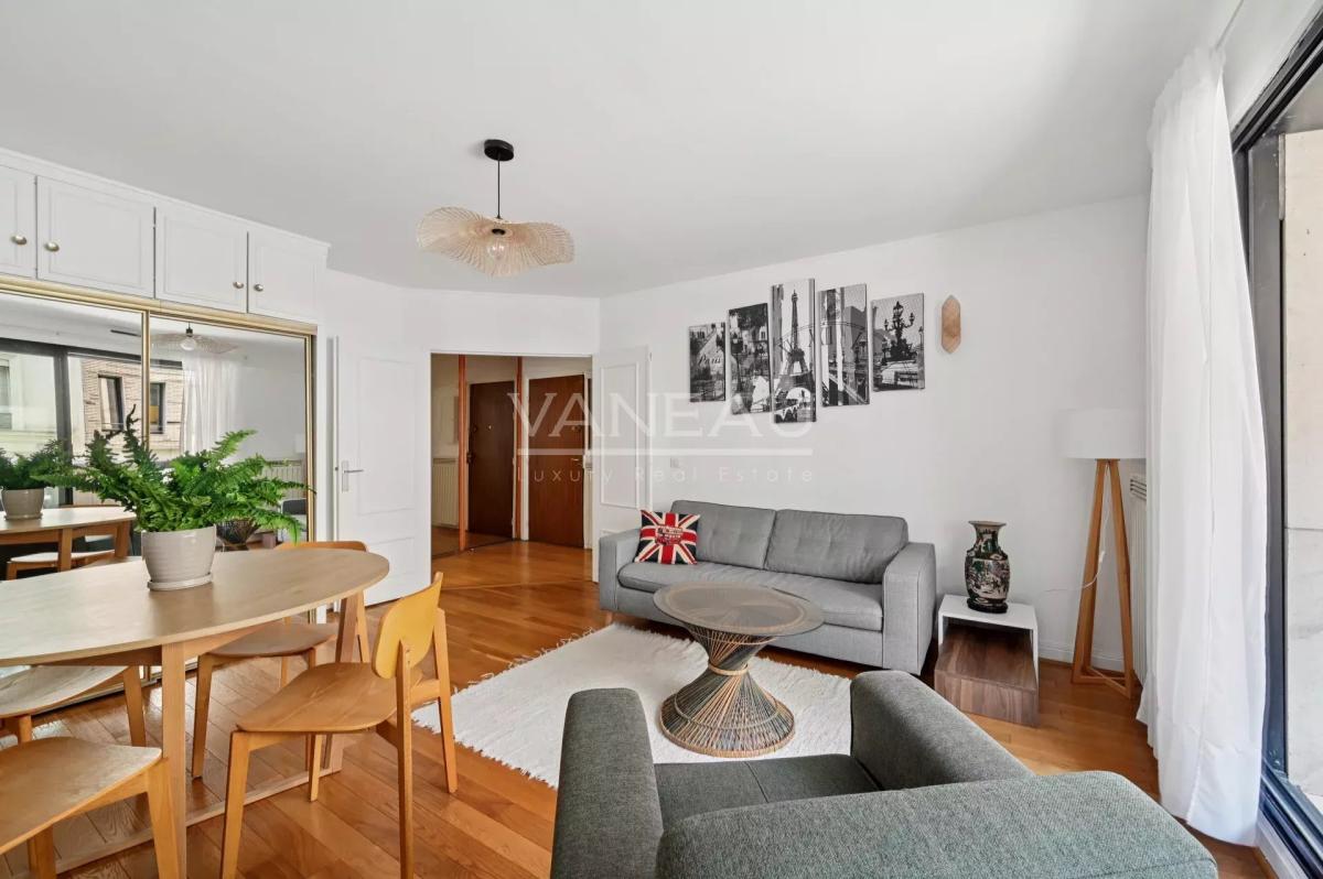 Paris XV - Volontaires / Pasteur : Appartement trois pièces avec