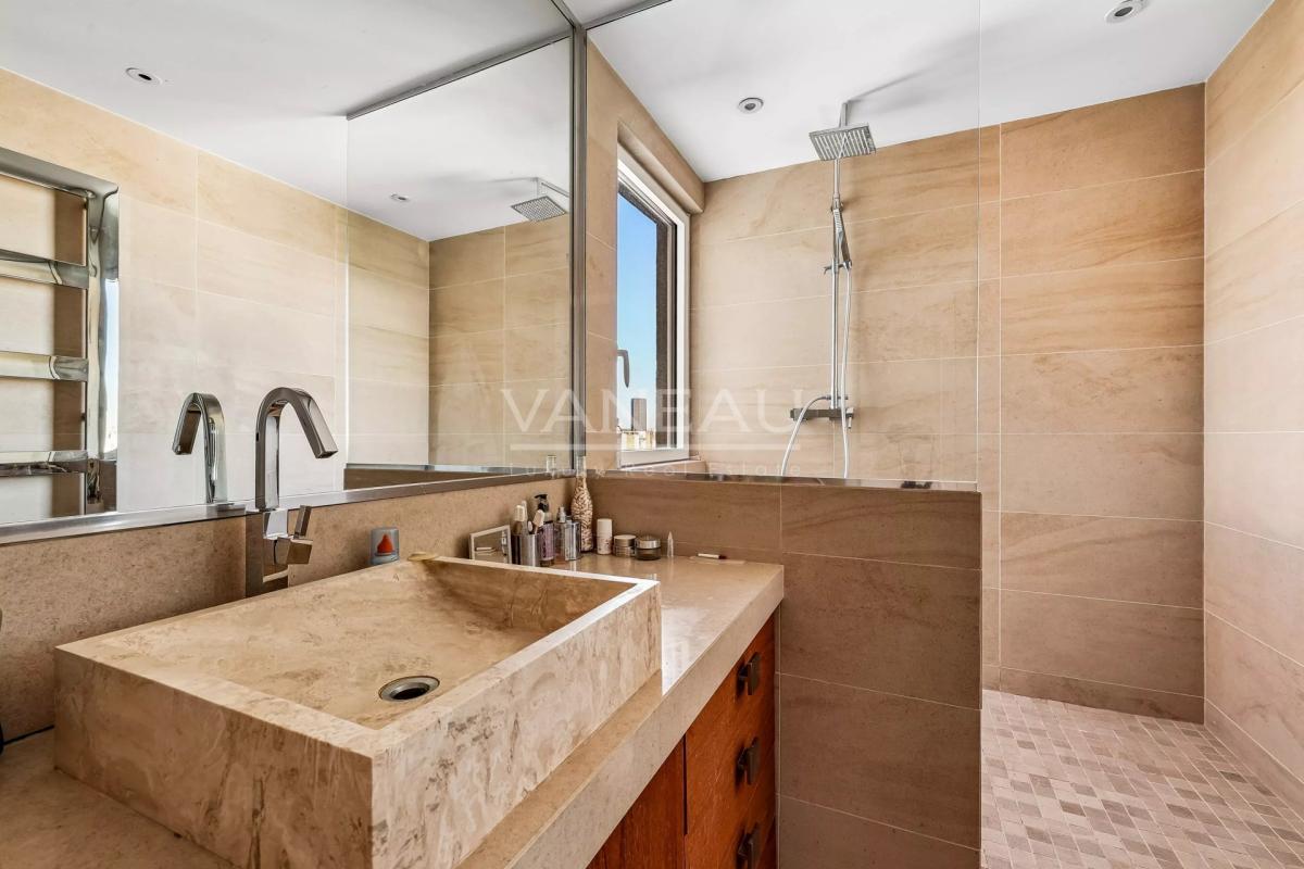 Paris XIVe : Parc Montsouris : Duplex au dernier étage avec terr