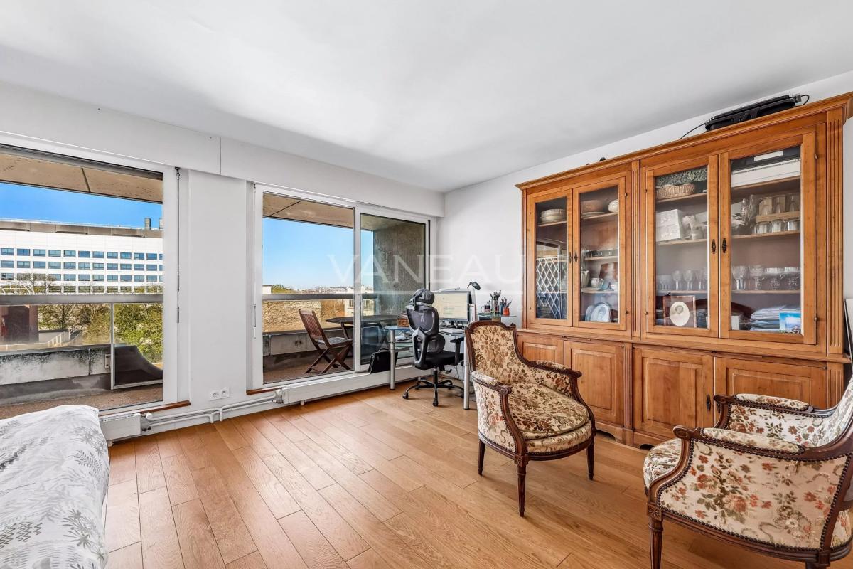 Paris XIVe : Parc Montsouris : Duplex au dernier étage avec terr