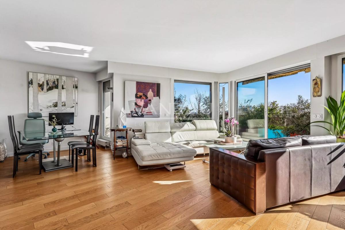 Paris XIVe : Parc Montsouris : Duplex au dernier étage avec terr