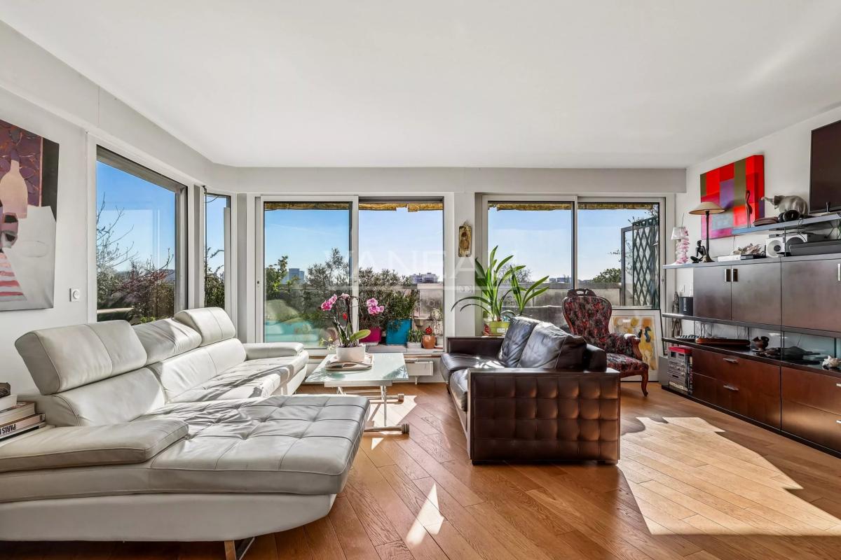 Paris XIVe : Parc Montsouris : Duplex au dernier étage avec terr