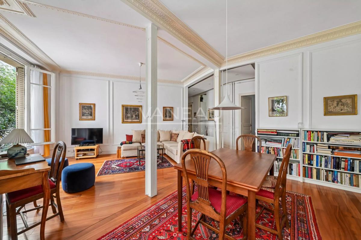PARIS XVe - Rue du Laos : Bel appartement trois pièces au calme 