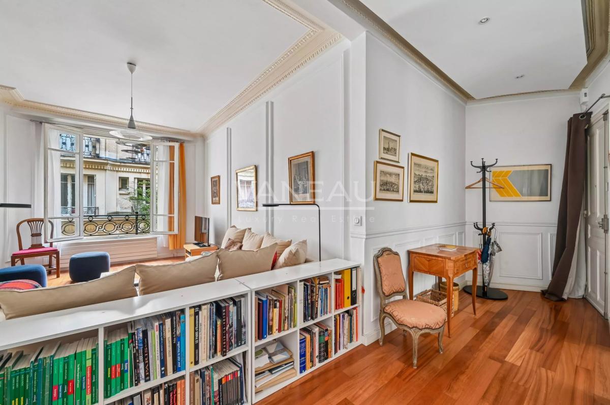 PARIS XVe - Rue du Laos : Bel appartement trois pièces au calme 