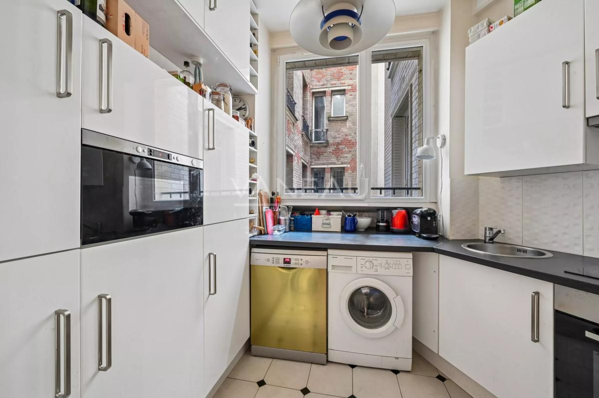 PARIS XVe - Rue du Laos : Bel appartement trois pièces au calme 