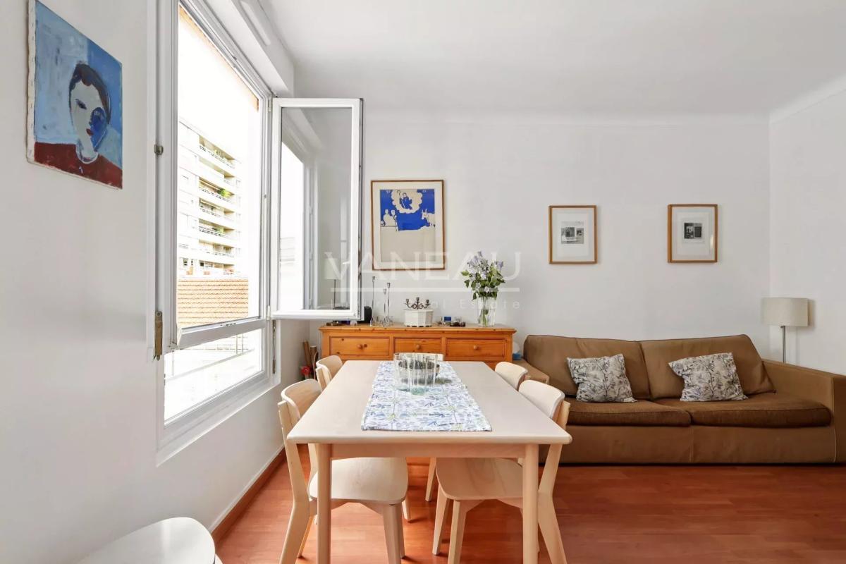 Rue Cambronne Trois pièces