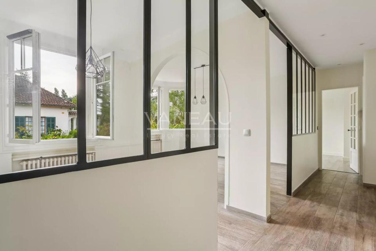 Sceaux (92330) - Villa de six pièces avec jardin fruitier -