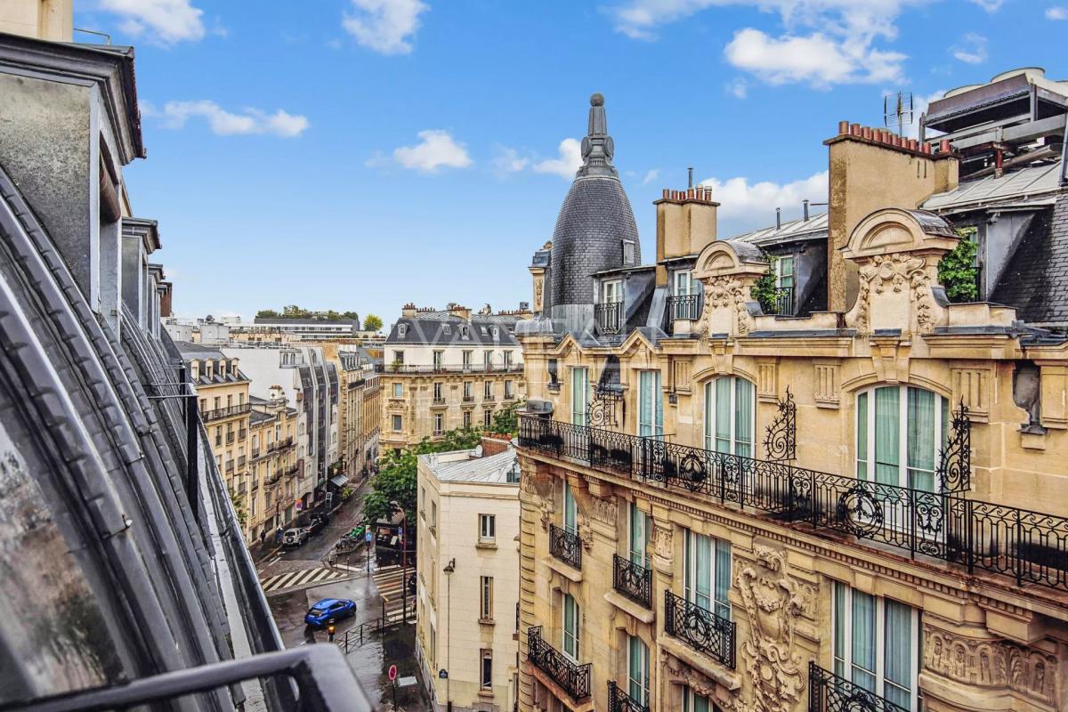 Paris XVIe - Trocadero -  Pied à terre en dernier étage