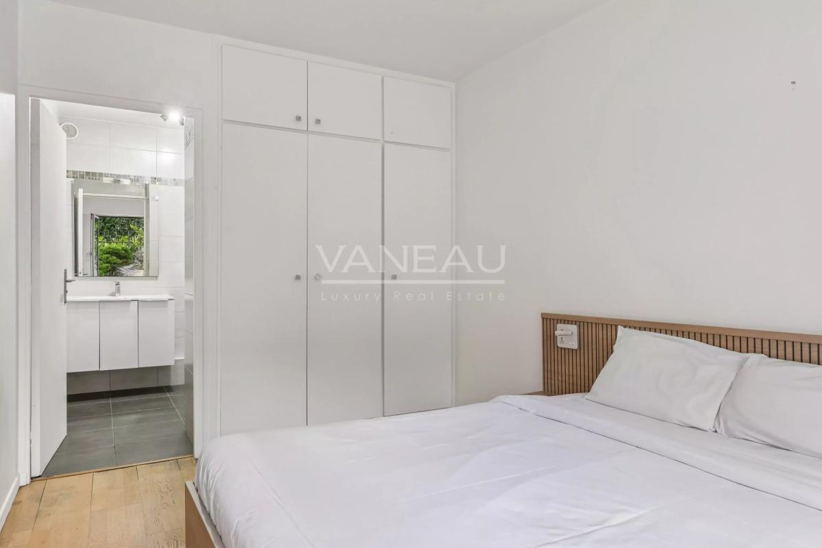 Paris XVIe - Muette - Rez de Jardin au calme absolu.