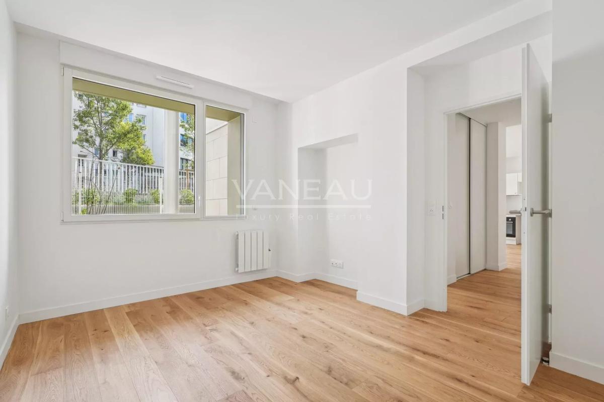 Issy-les-Moulineaux - Trois pièces rénové avec jardin de 39 m2