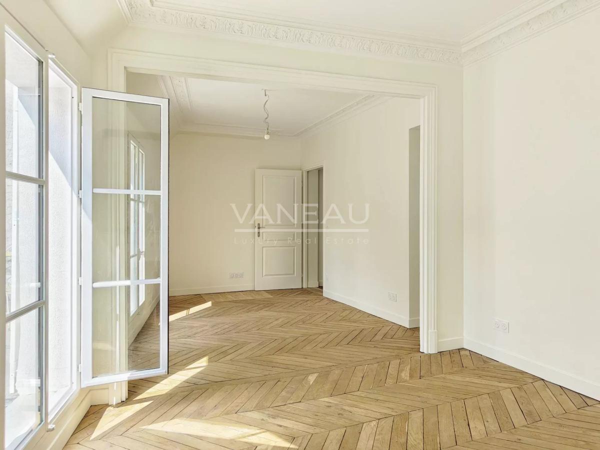 Paris IIe - Montorgueil - Appartement dernier étage avec terrass