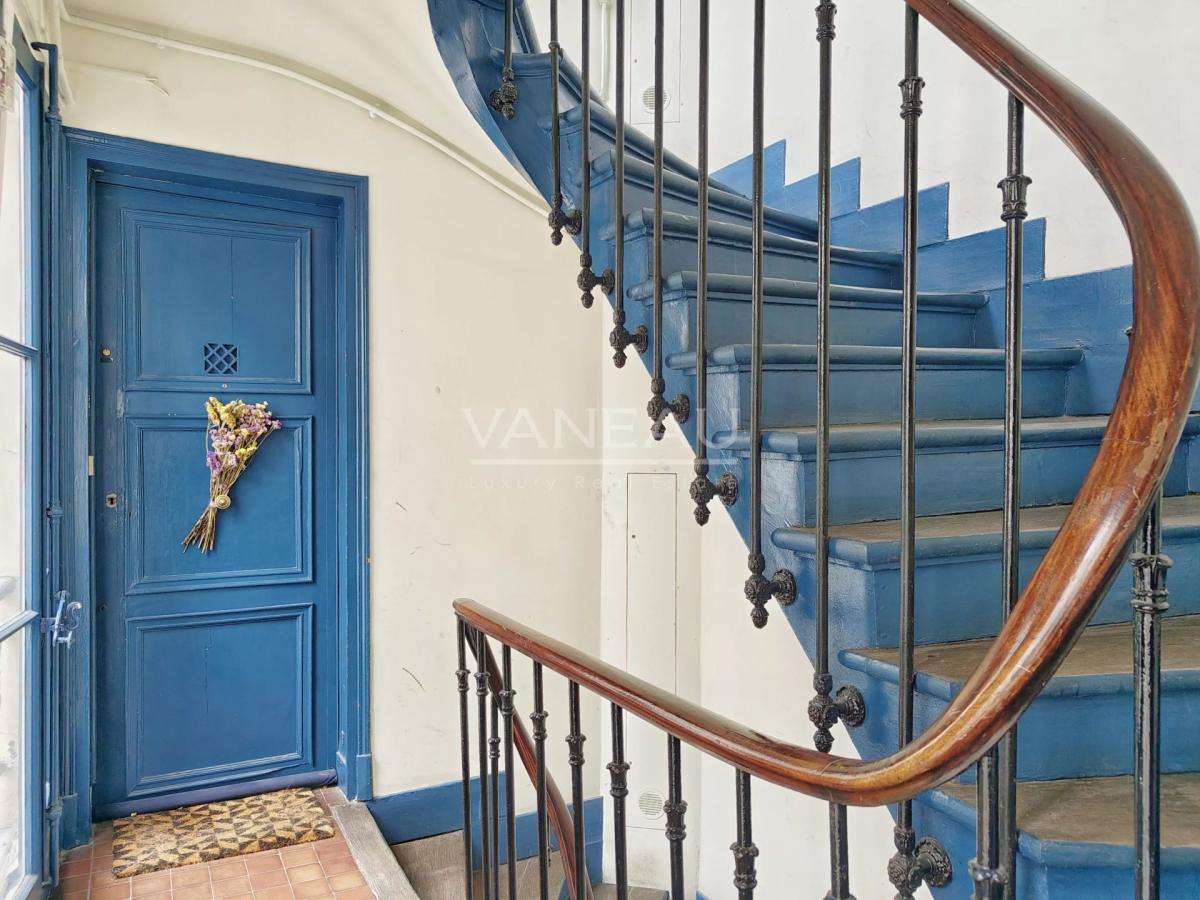 Paris IIe - Montorgueil - Studio dernier étage avec terrasse