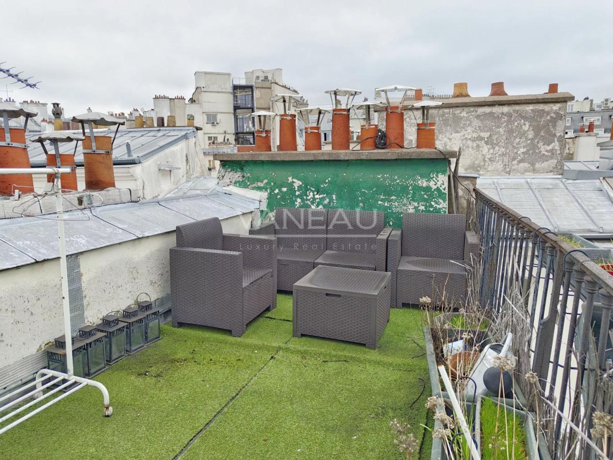 Paris IIe - Montorgueil - Studio dernier étage avec terrasse