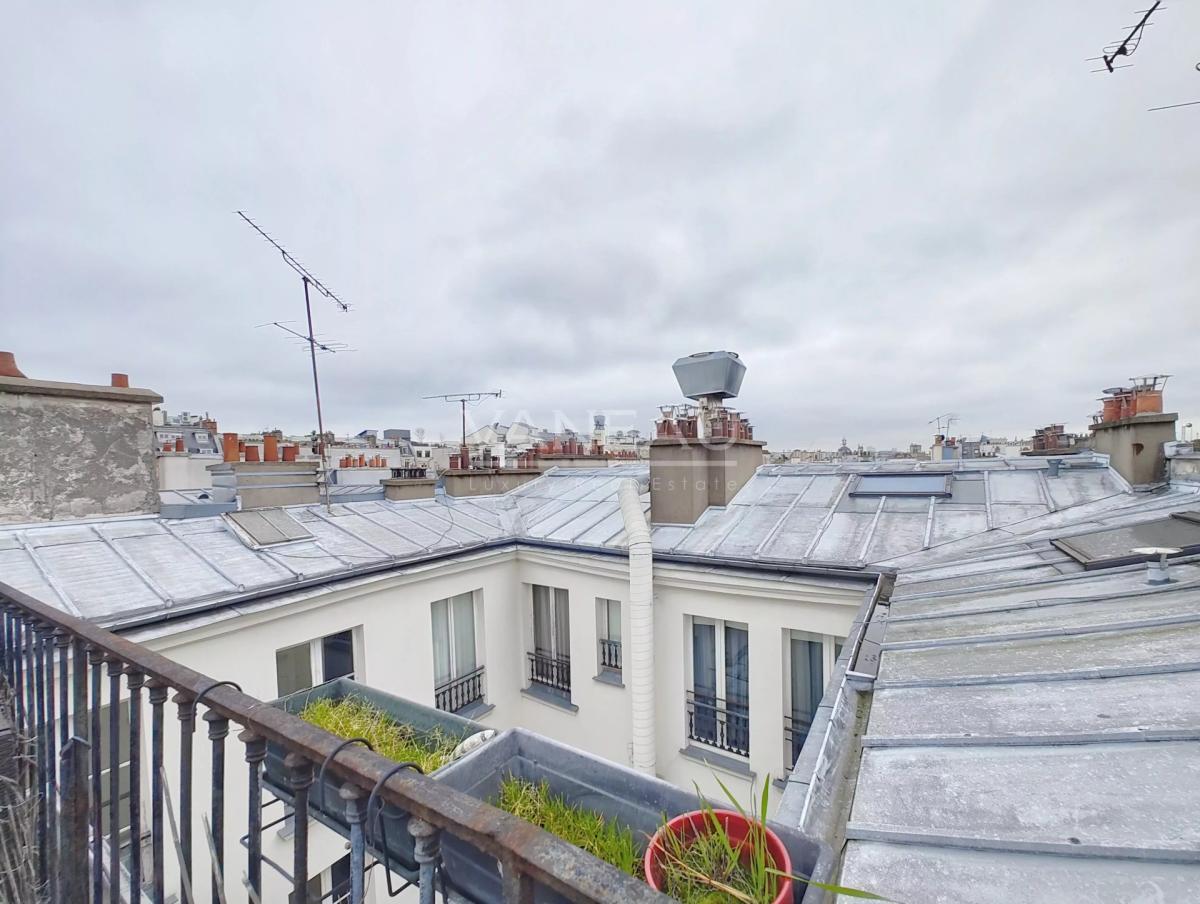 Paris IIe - Montorgueil - Studio dernier étage avec terrasse