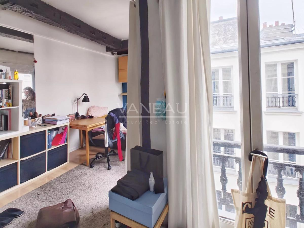 Paris IIe - Montorgueil - Studio dernier étage avec terrasse