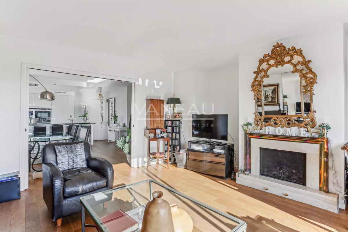 Suresnes/Mairie - Appartement dernier étage avec terrasse et bal