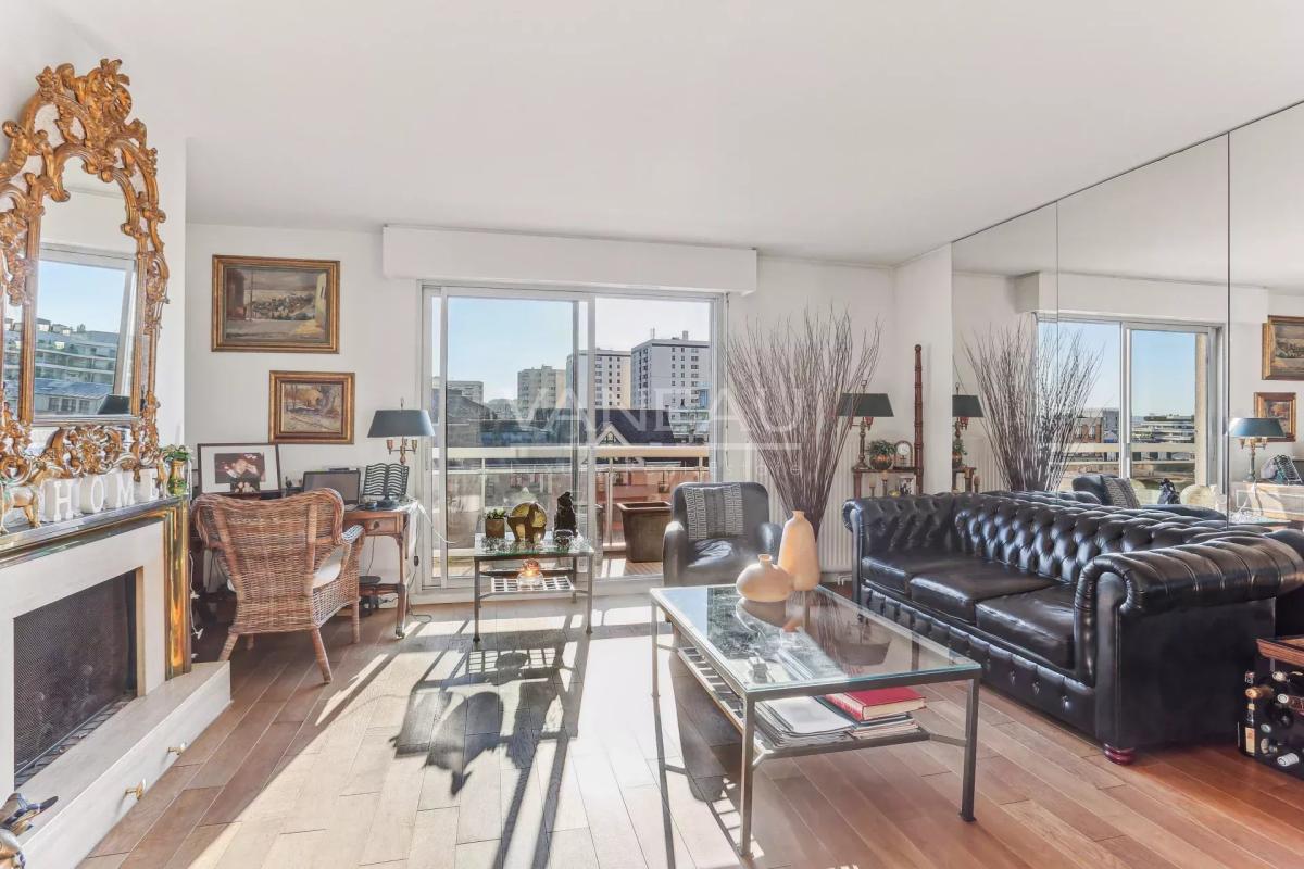 Suresnes/Mairie - Appartement dernier étage avec terrasse et bal