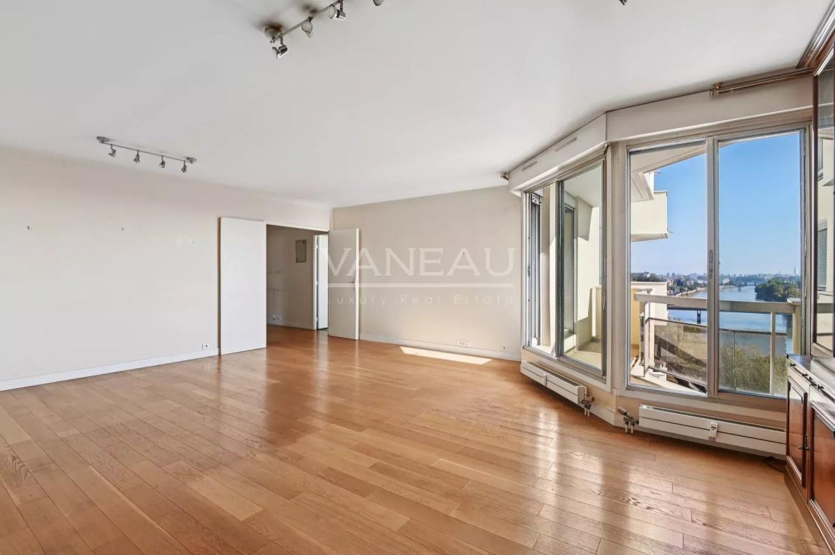 Courbevoie / Front de Seine / vue Tour Eiffel