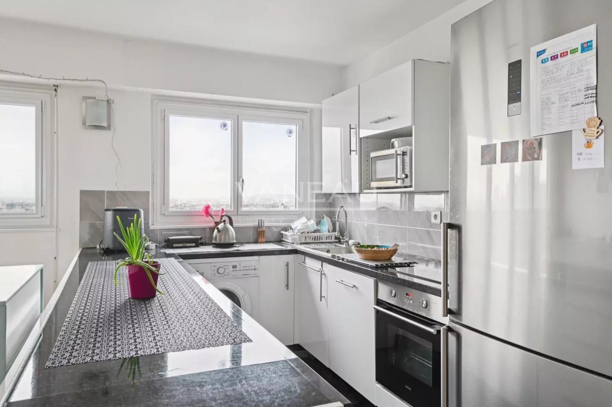 Courbevoie - Appartement familial, en étage élevé  - Vue panoram