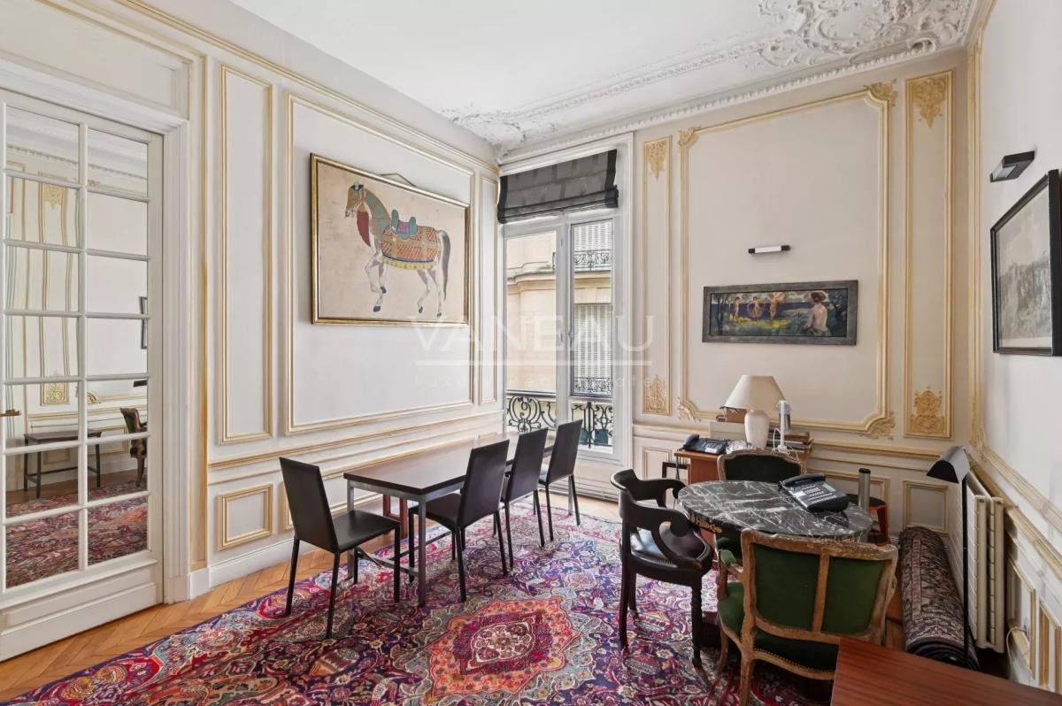 Paris XVIe - IENA - Place de l'Amiral de Grasse.