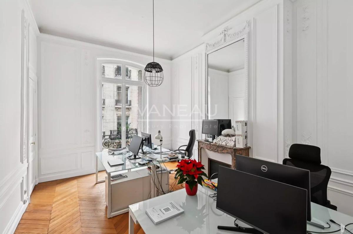 Paris XVIe - IENA - Place de l'Amiral de Grasse.