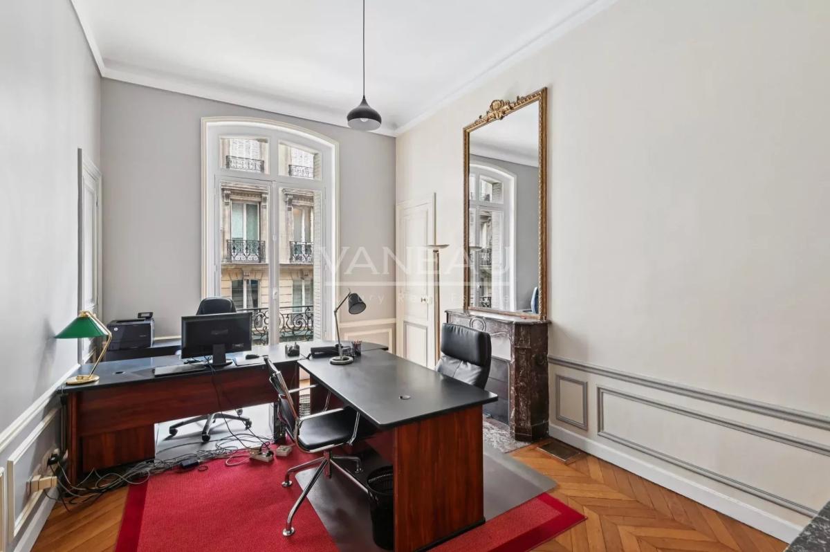 Paris XVIe - IENA - Place de l'Amiral de Grasse.