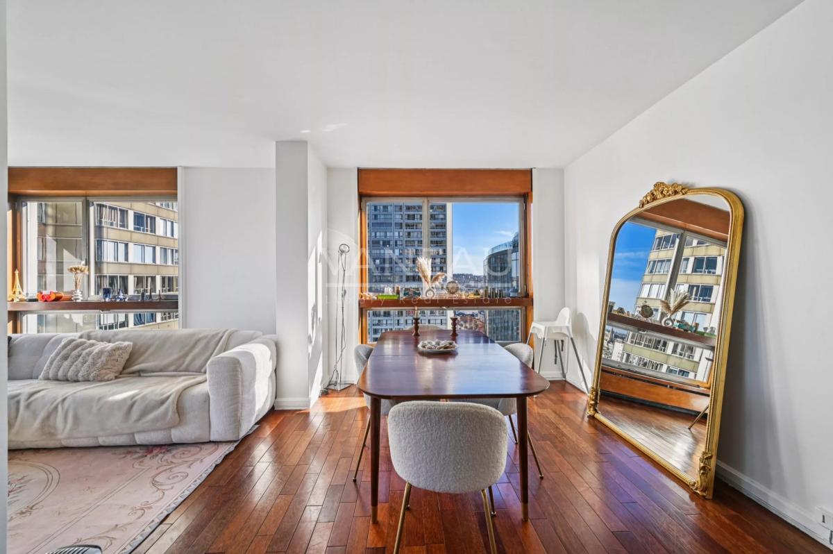 Paris XV - Quai de Grenelle–  Appartement Familial avec vue Tour