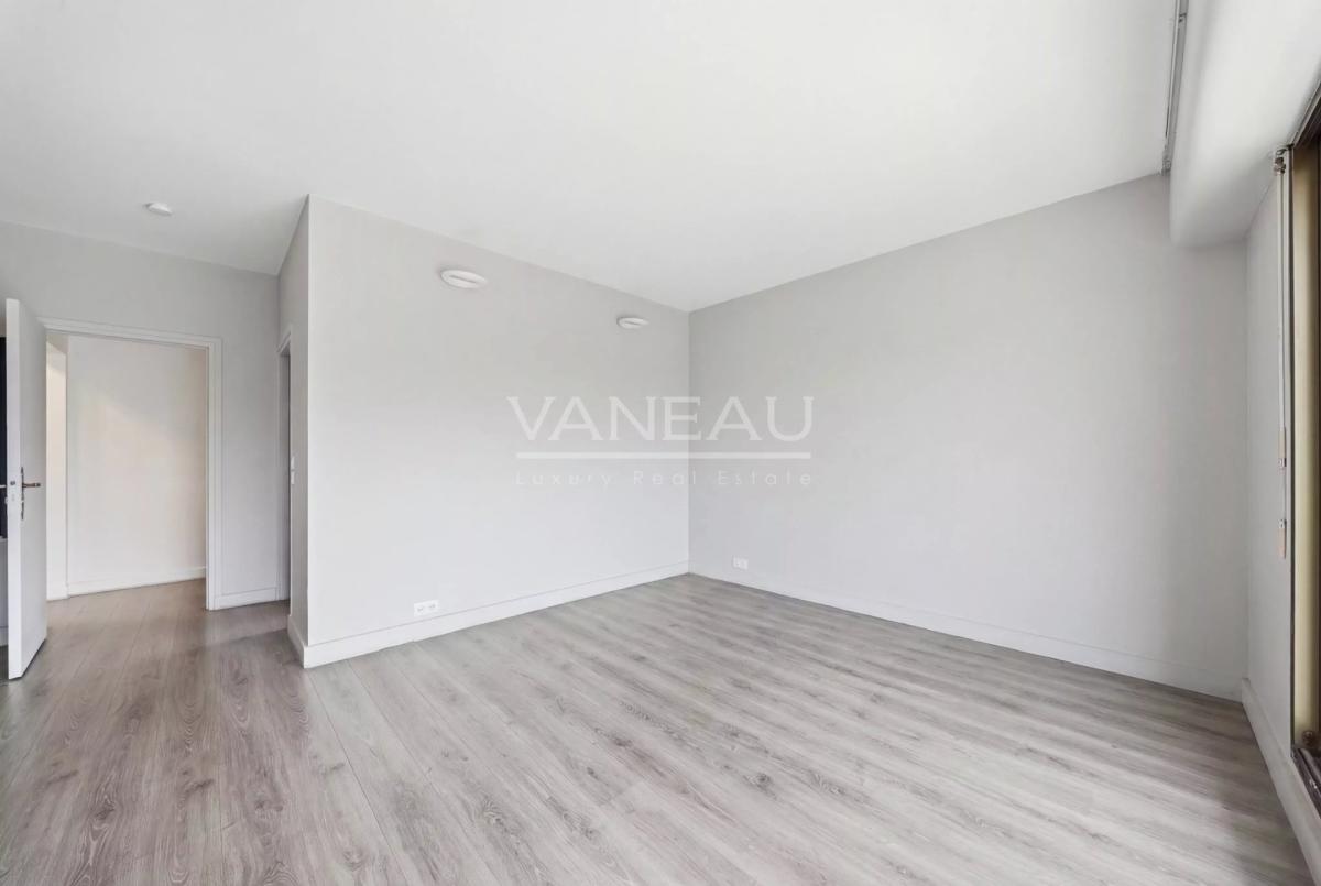 Neuilly - Château - Appartement familial avec balcon-terrasses