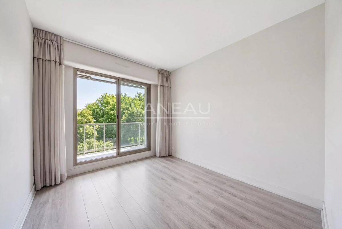 Neuilly - Château - Appartement familial avec balcon-terrasses