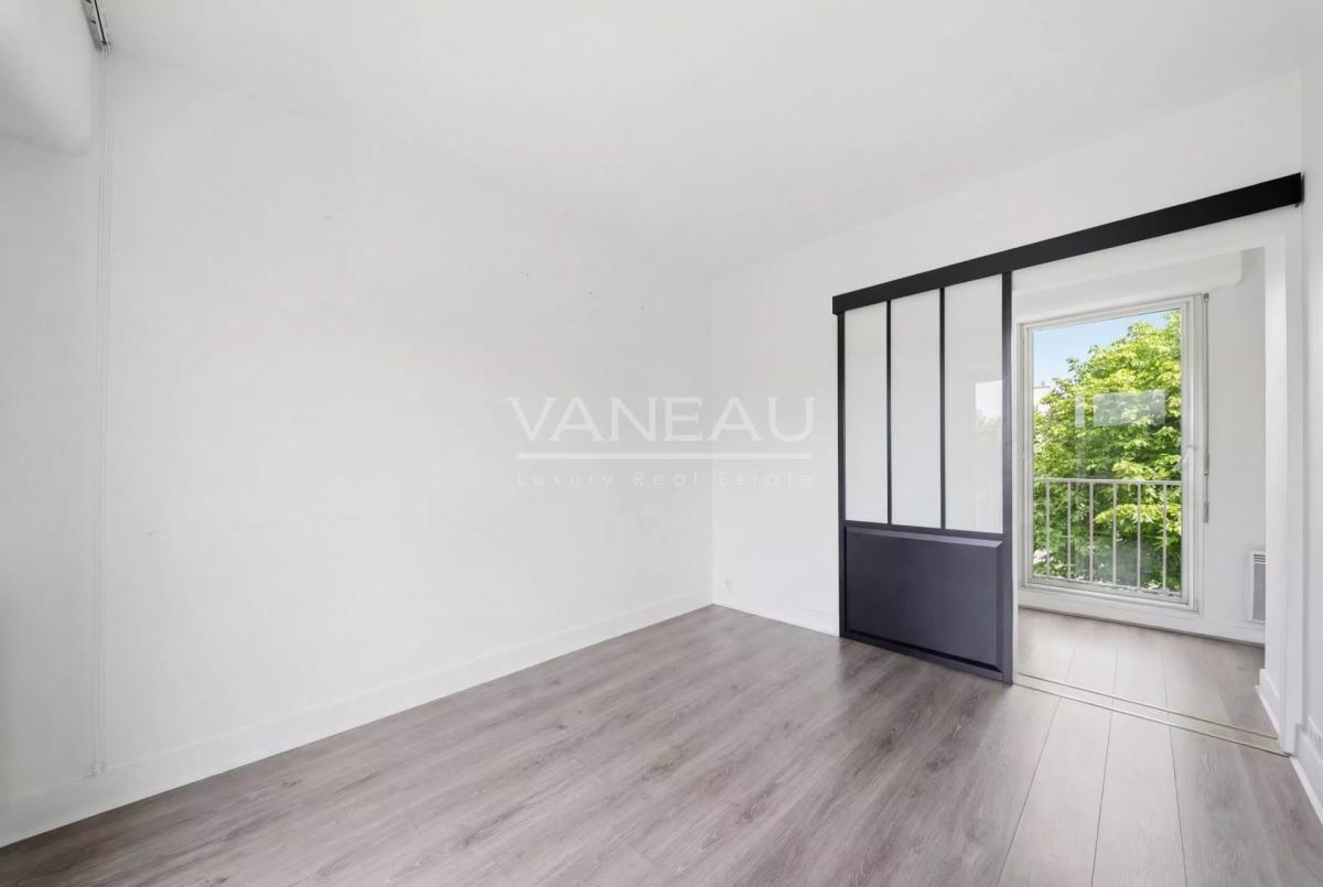Neuilly - Château - Appartement familial avec balcon-terrasses