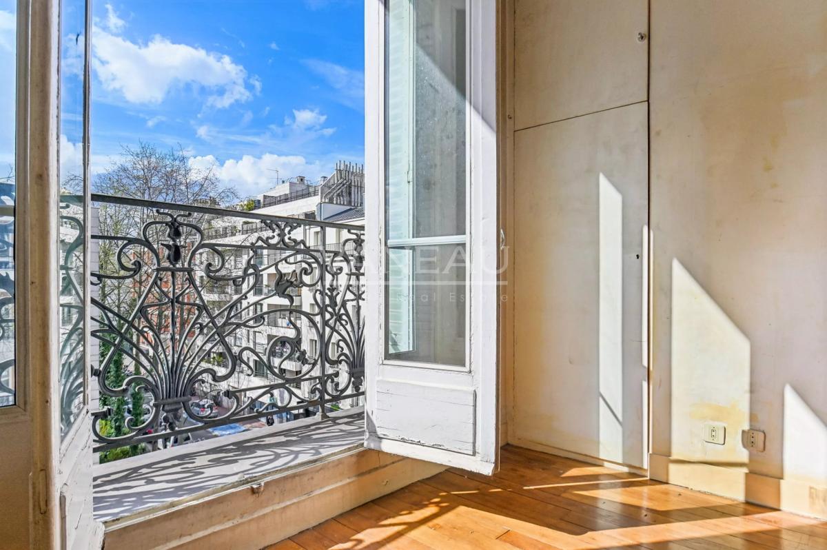 Levallois - Charme de l'ancien - 1 ou 2 chambres avec balcon