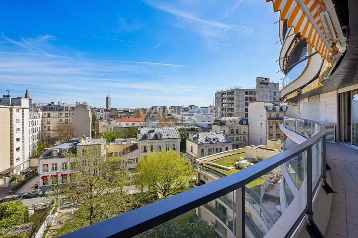 Neuilly - Mairie - Calme sur jardin