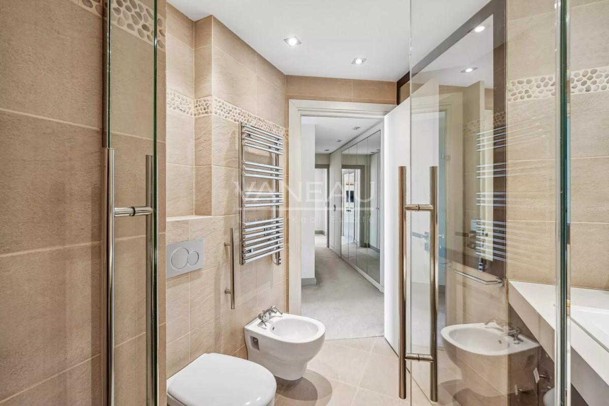 Neuilly - Mairie - Calme sur jardin