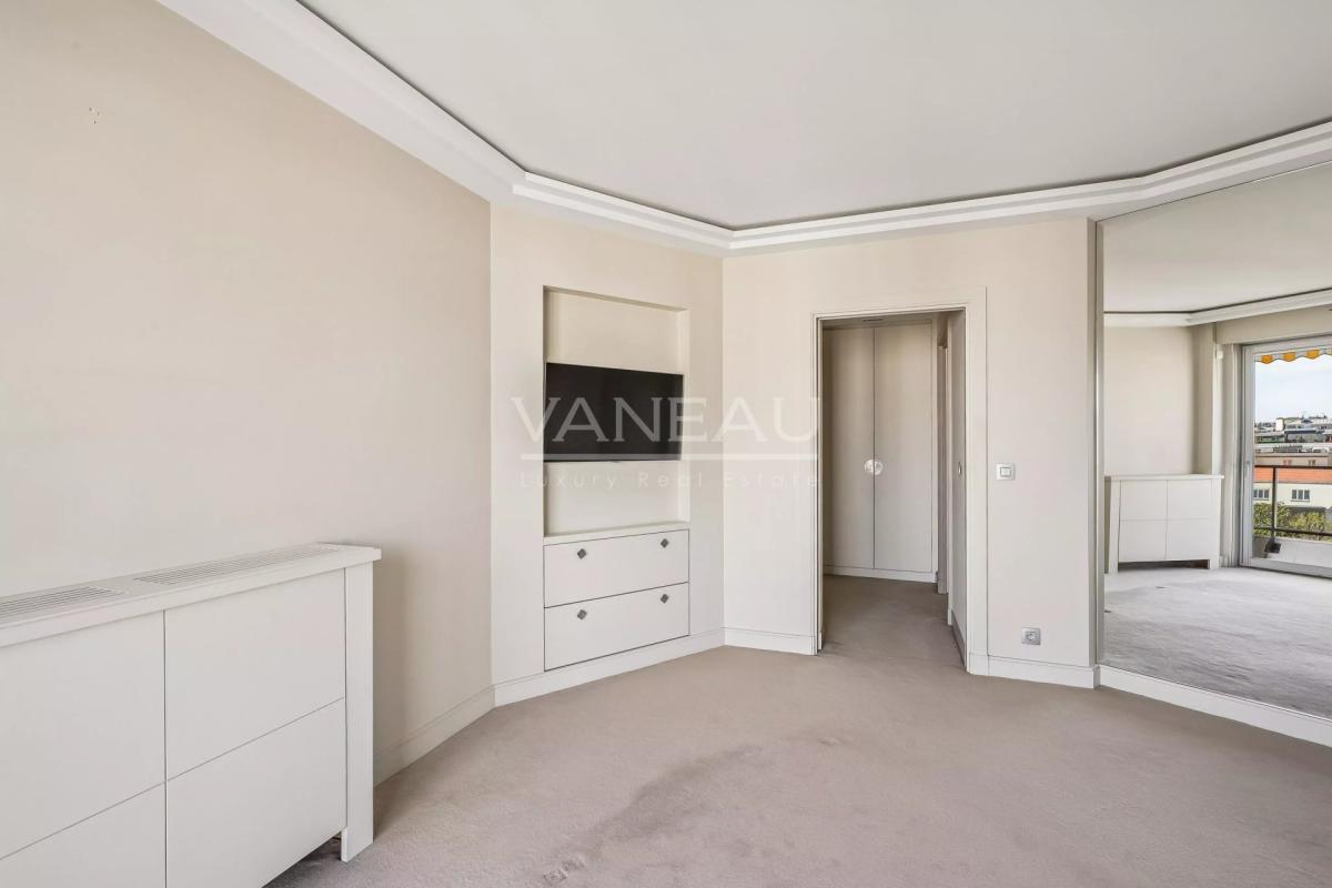 Neuilly - Mairie - Calme sur jardin