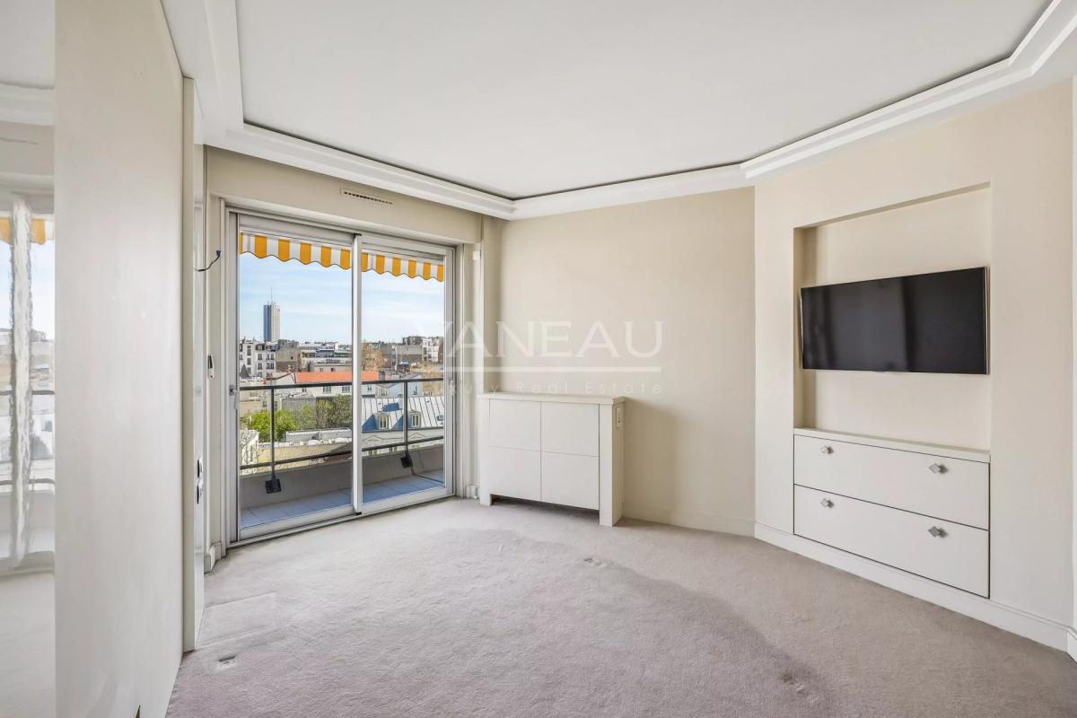 Neuilly - Mairie - Calme sur jardin