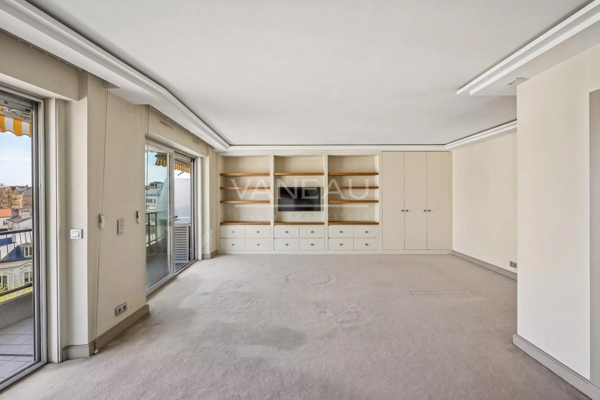 Neuilly - Mairie - Calme sur jardin