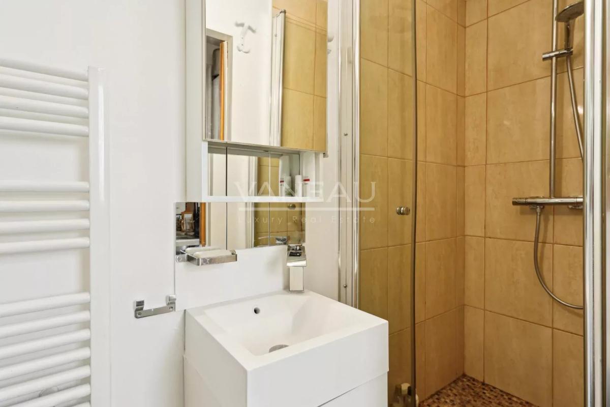 Exclusivité - Paris XVIIIe - Studio avec Terrasse vue Montmartre