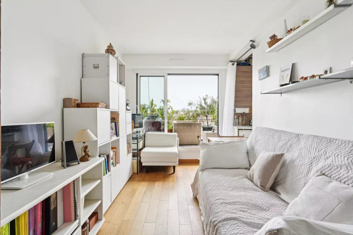 Exclusivité - Paris XVIIIe - Studio avec Terrasse vue Montmartre