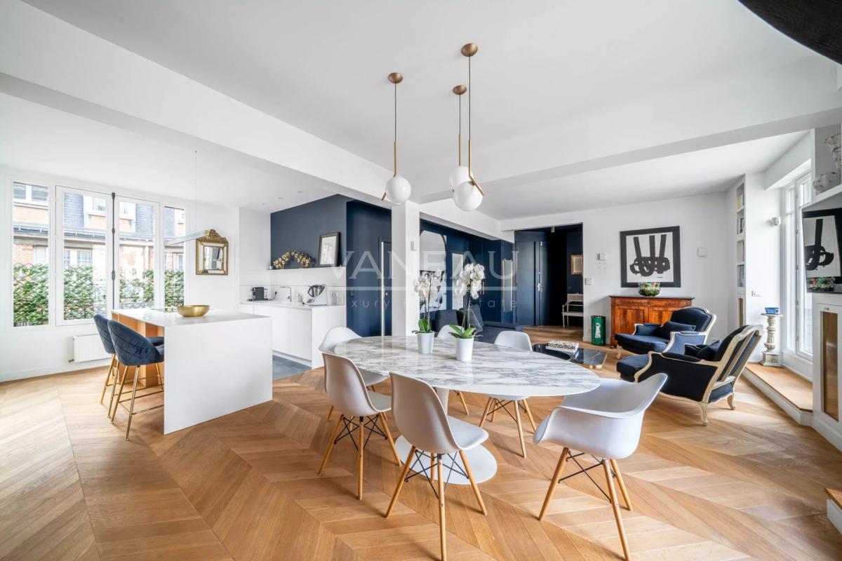 Paris XVIe - Foch - Etoile Duplex Dernier étage avec terrasses