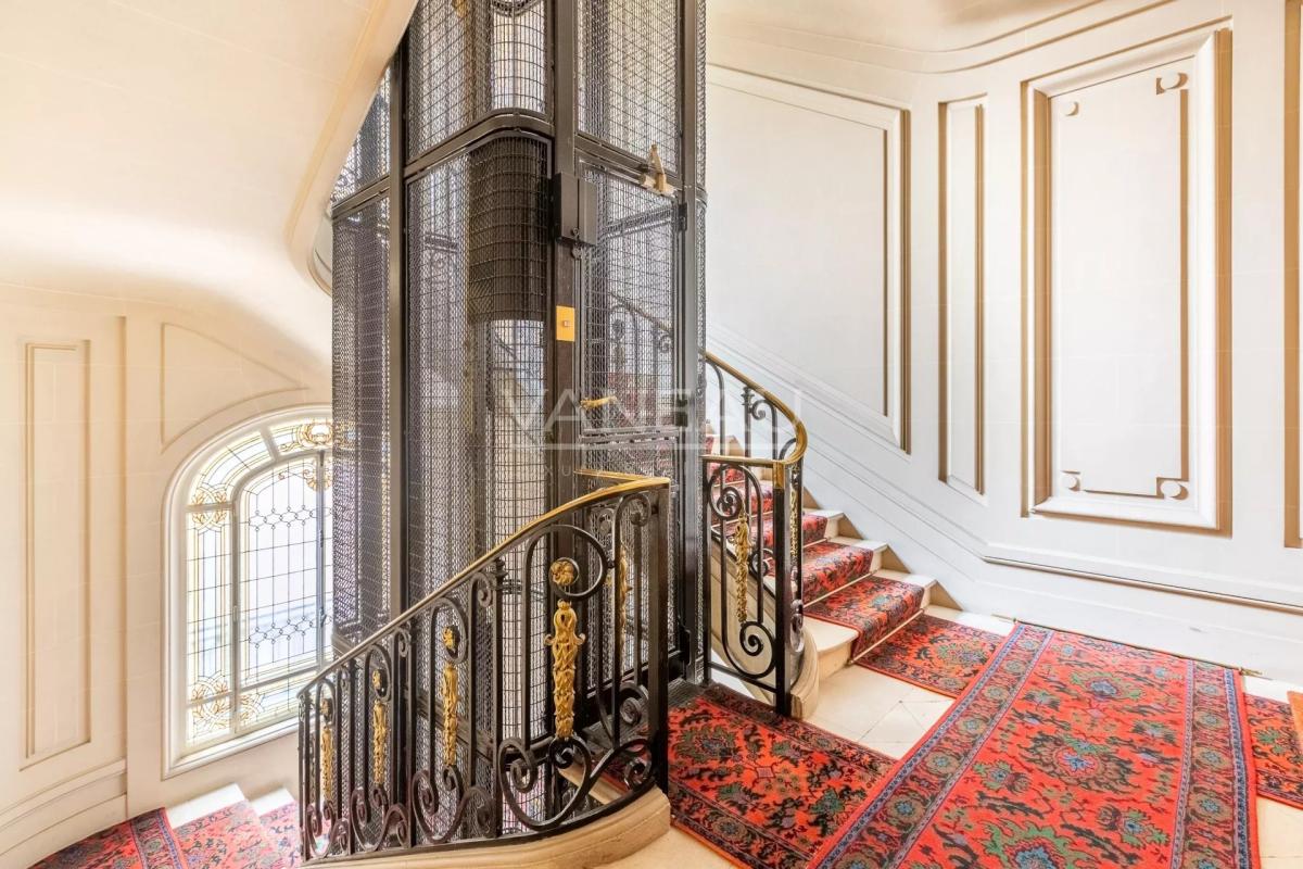 PARIS VIe _ Assas / Luxembourg - familial et de réception