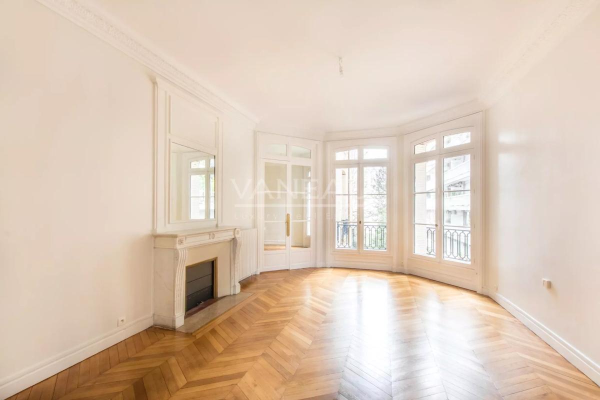 PARIS VIe _ Assas / Luxembourg - familial et de réception