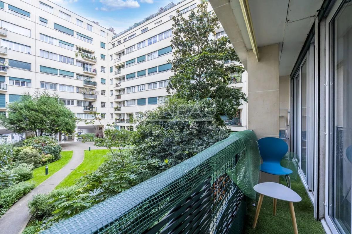PARIS XVIIe - Rue des Acacias - Trois pièces avec balcon