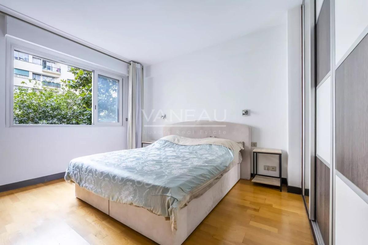 PARIS XVIIe - Rue des Acacias - Trois pièces avec balcon