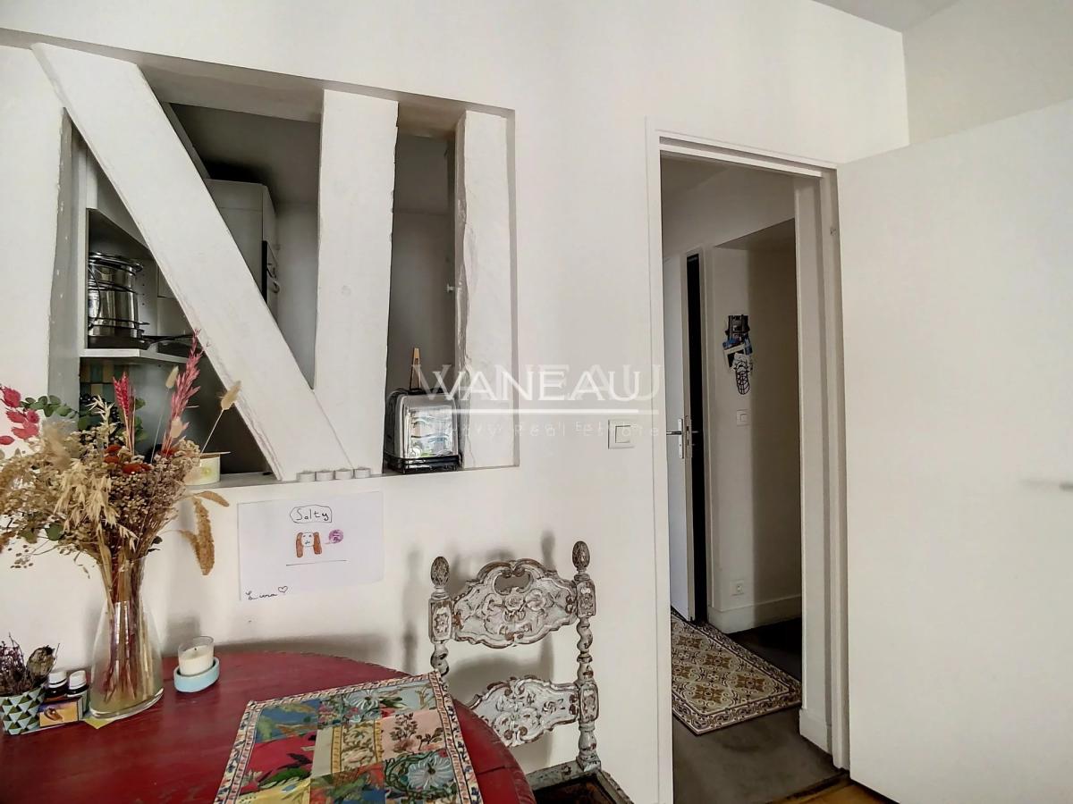 PARIS VIe -  DEUX PIECES POUR PIED A TERRE IDEAL  BAIL CODE CIVI