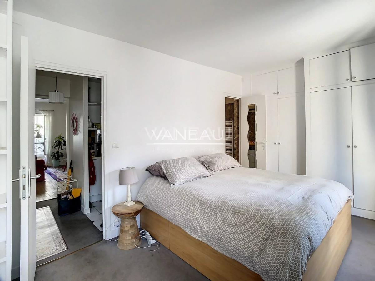 PARIS VIe -  DEUX PIECES POUR PIED A TERRE IDEAL  BAIL CODE CIVI