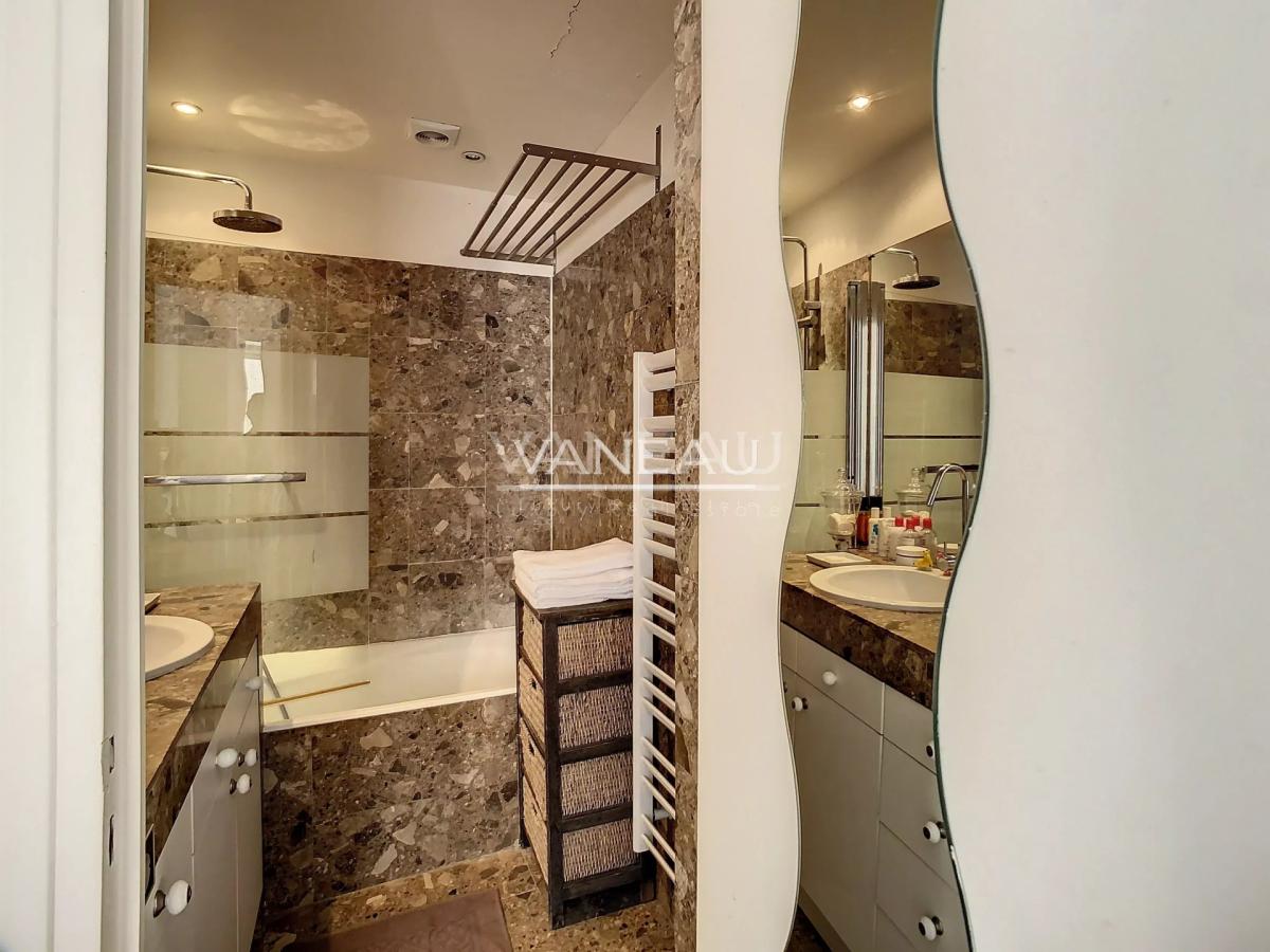 PARIS VIe -  DEUX PIECES POUR PIED A TERRE IDEAL  BAIL CODE CIVI