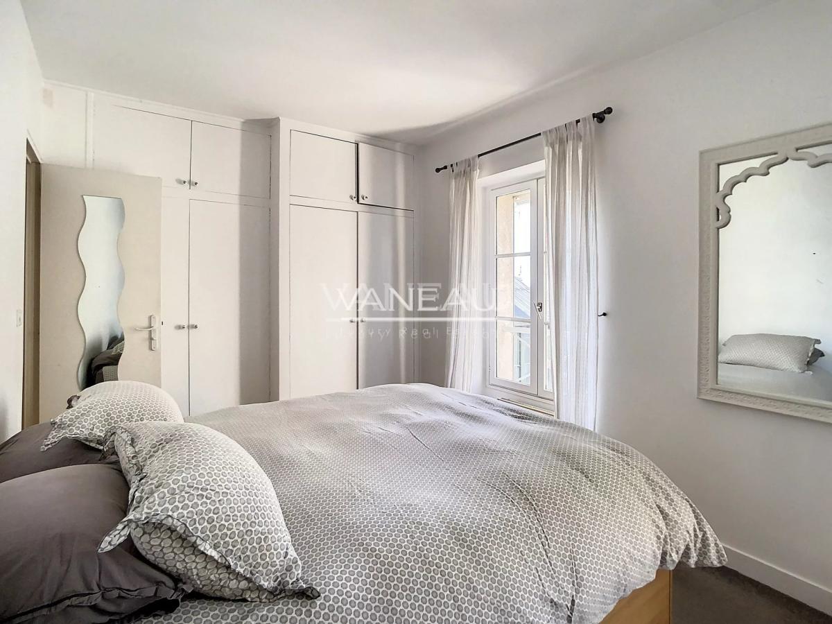 PARIS VIe -  DEUX PIECES POUR PIED A TERRE IDEAL  BAIL CODE CIVI