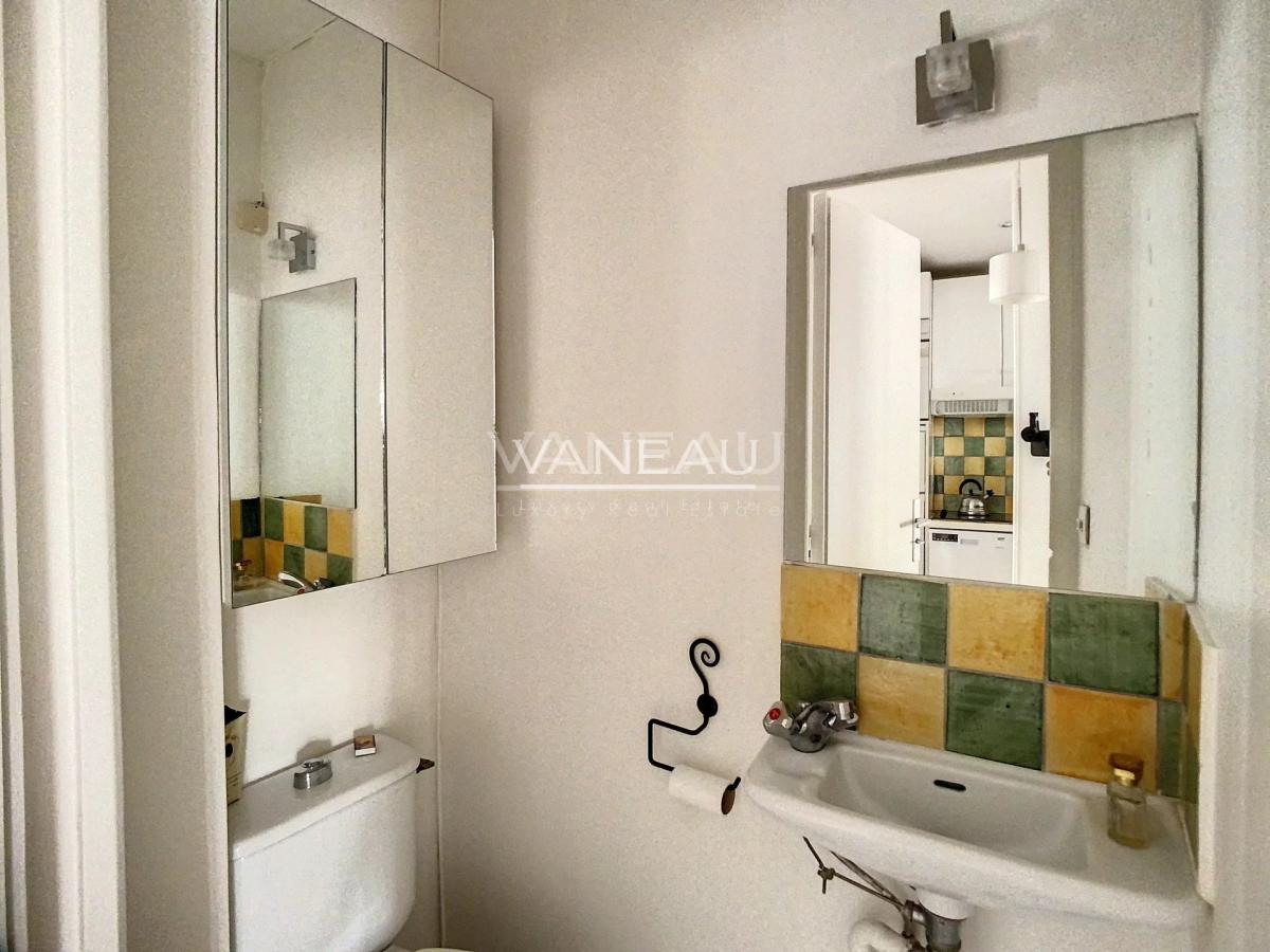 PARIS VIe -  DEUX PIECES POUR PIED A TERRE IDEAL  BAIL CODE CIVI