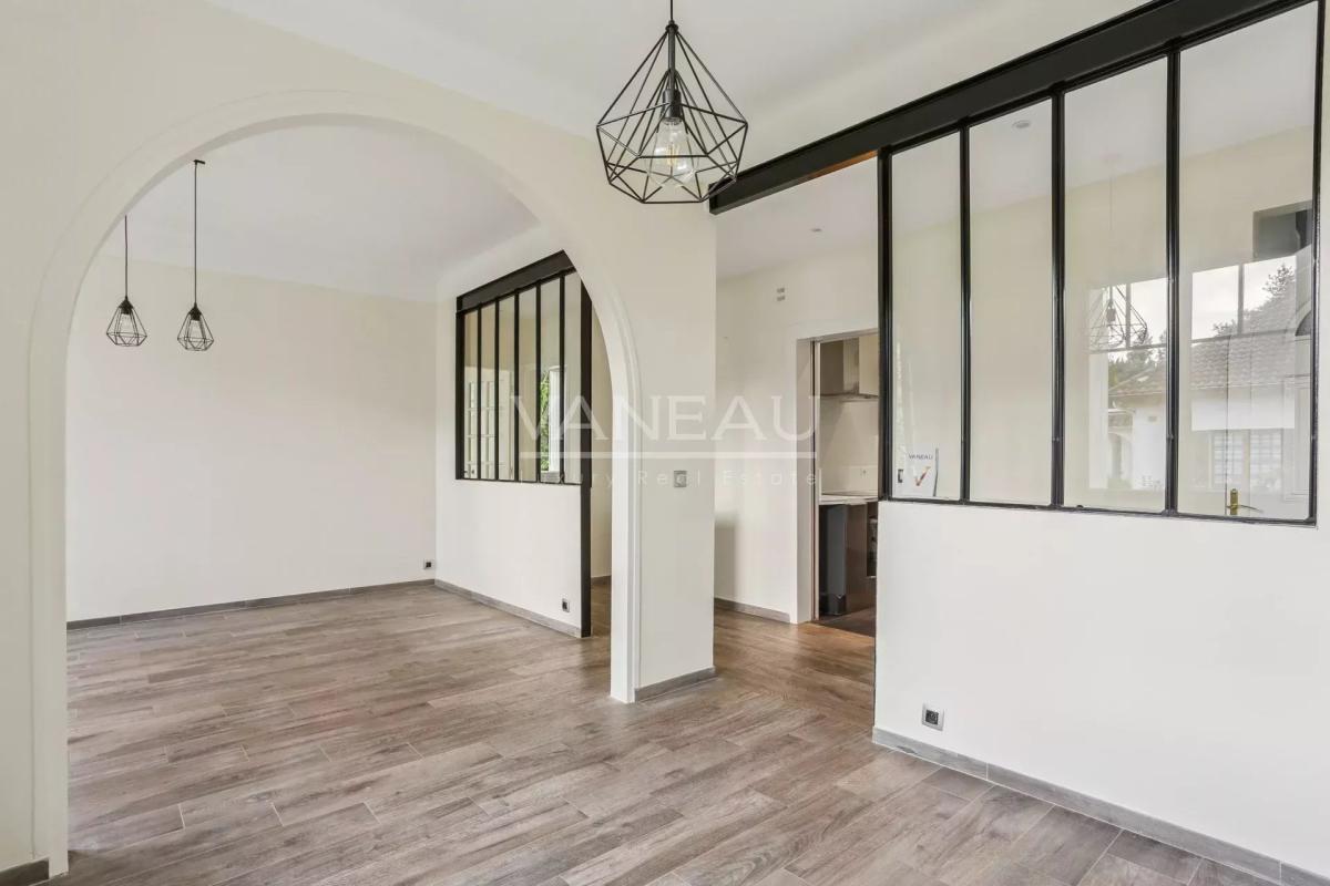 Sceaux (92330) - Villa de six pièces avec jardin fruitier -